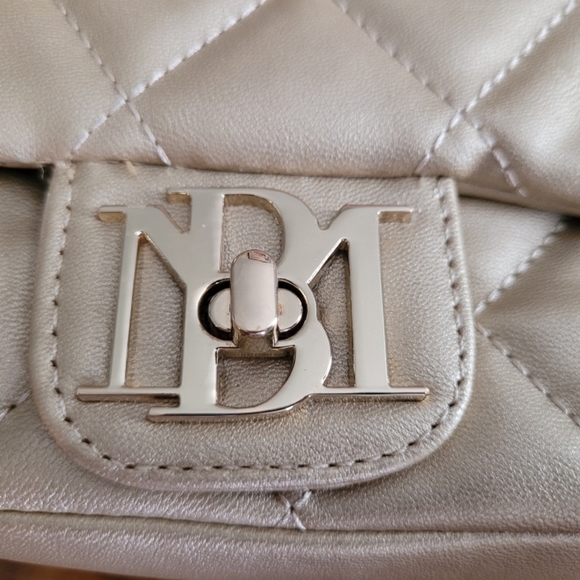 Badgley MISCHKA Elegant Gold Quilted Handbag W/PEARL HANDLE - Picture 11 of 11